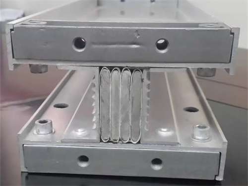 �ܼ���ĸ�߲�